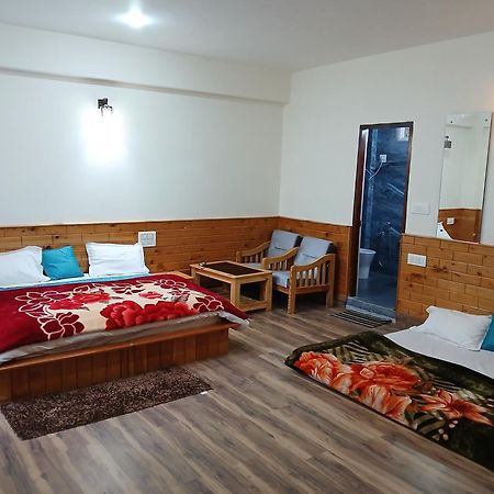 Shangri-La Rooms & Restaurant Касол Екстериор снимка