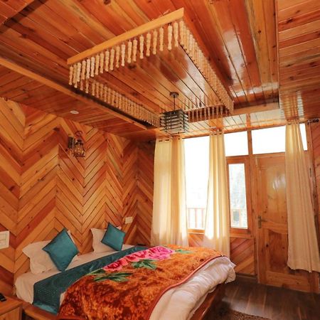Shangri-La Rooms & Restaurant Касол Екстериор снимка