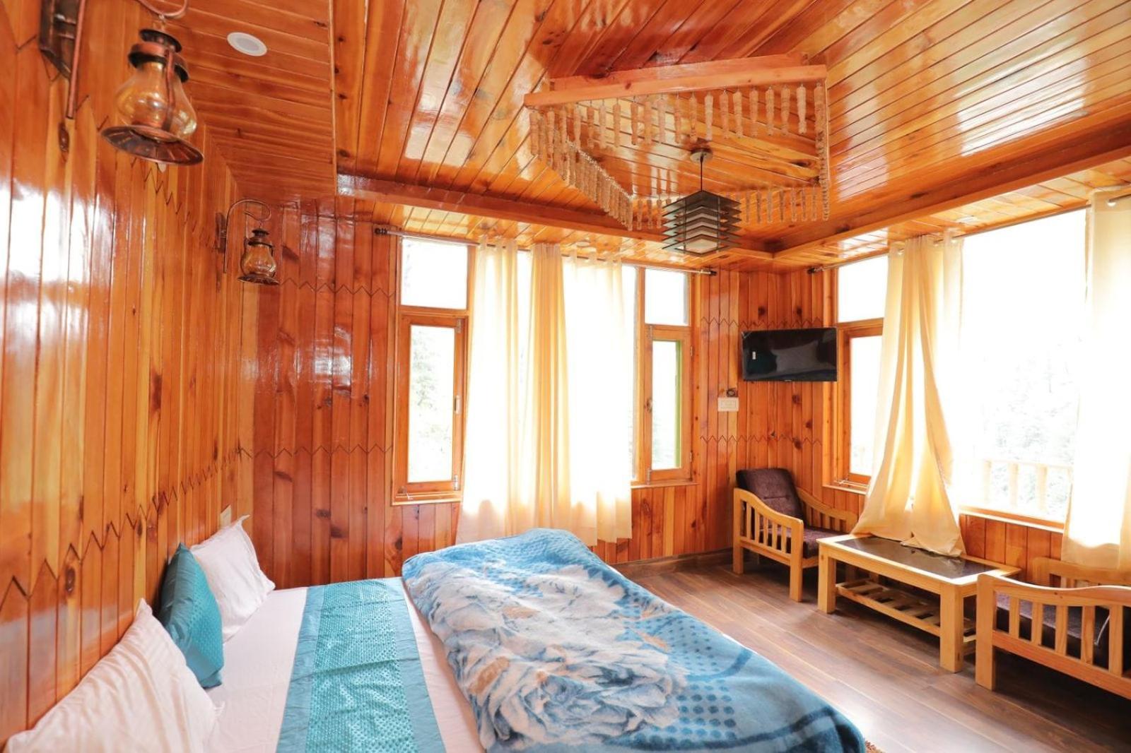 Shangri-La Rooms & Restaurant Касол Екстериор снимка